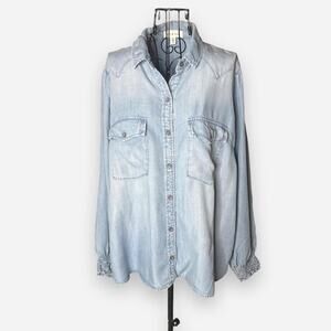 Cloth & Stone Anthropologie 1X Light Wash Chambray Smocked Cuff Button Shirt